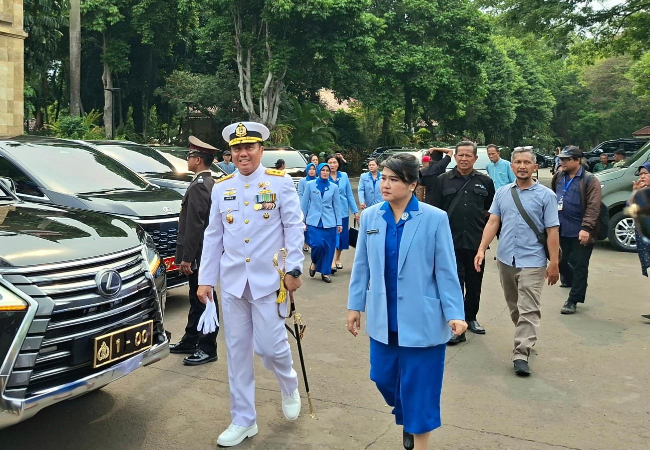 Pangkoarmada I Berikan Penghormatan Terakhir kepada Mantan Panglima TNI Widodo AS. (Foto: Prabainsight/Daffa)