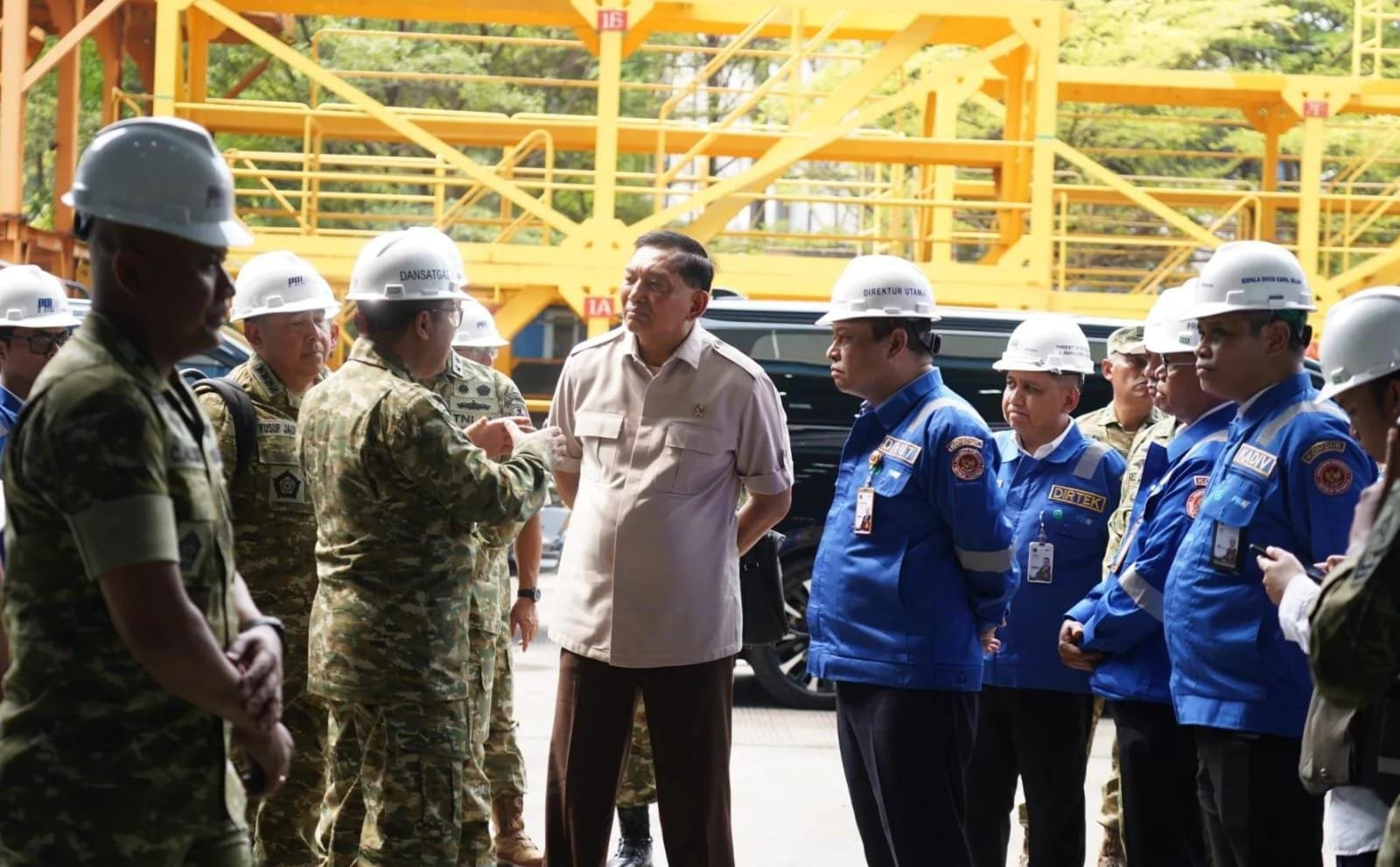 Perkuat Pertahanan Maritim, Menhan Sjafrie Tinjau Pembangunan Alutsista di PT PAL Indonesia. (Foto: Istimewa)