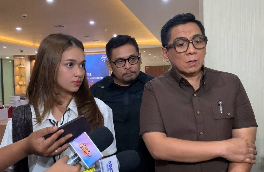 Rebecca Klopper didampingi Sandy Arifin datangi Bareskrim Mabes Polri