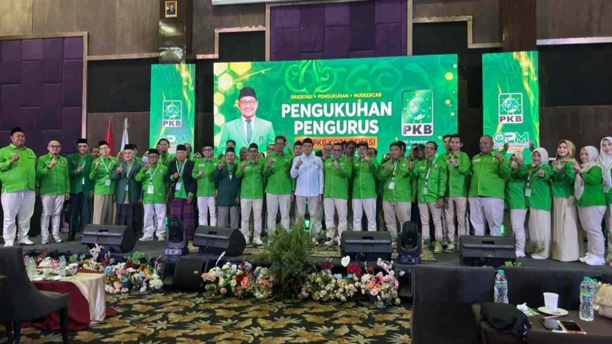 Kegiatan pengukuhan pengurus DPC PKB Kota Bekasi 2026–2031 di Hotel Amaroossa Grande Bekasi.